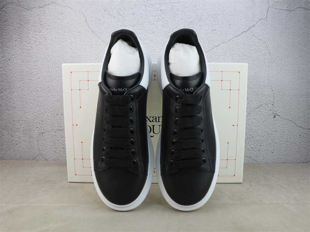 ALEXANDER MCQUEEN Black White Oversized Sneakers 553680WHGP51070